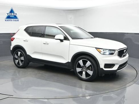 Used 2019 Volvo XC40 T5 Momentum AWD/4WD image 1