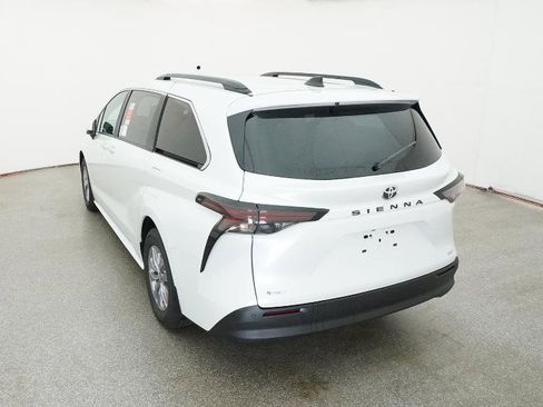New 2026 Toyota Sienna XLE FWD image 9
