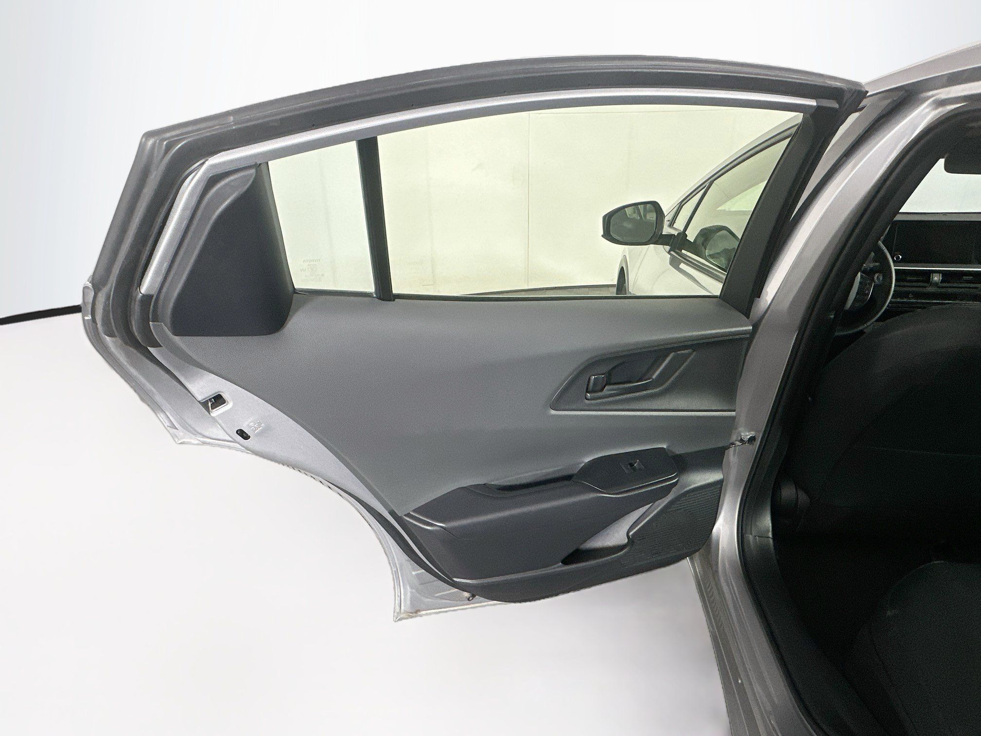 Used 2025 Toyota Prius LE FWD image 25
