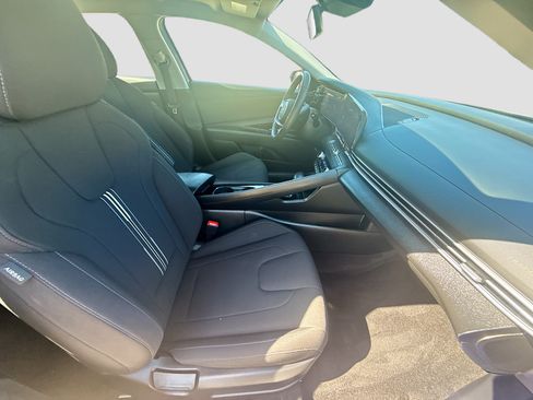 Used 2024 Hyundai Elantra SEL w/ Convenience Package FWD image 28