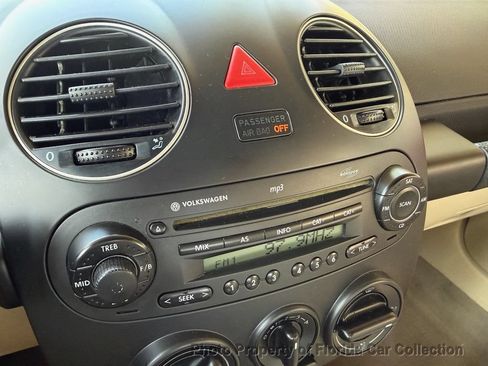 Used 2010 Volkswagen Beetle Convertible FWD image 53