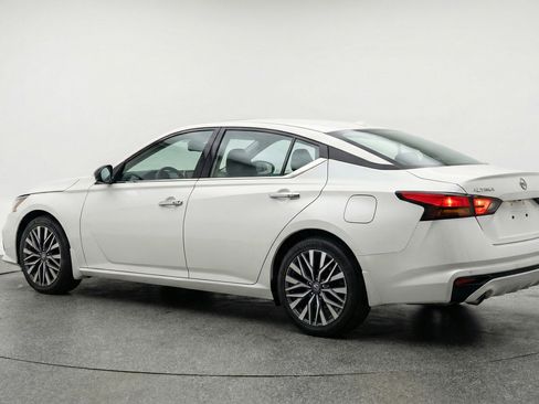 Used 2025 Nissan Altima 2.5 SV image 6