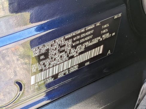 Used 2025 Toyota RAV4 XLE AWD/4WD image 33