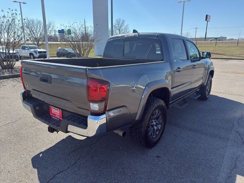 Used 2022 Toyota Tacoma SR5 image 5