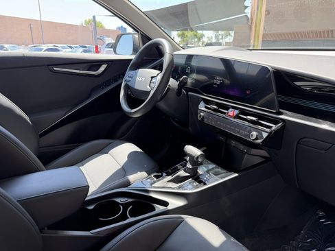 Used 2025 Kia Niro EX FWD image 38