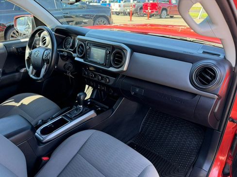 Used 2018 Toyota Tacoma SR5 AWD/4WD image 24