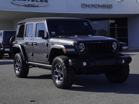 Used 2024 Jeep Wrangler Unlimited Sport AWD/4WD image 2