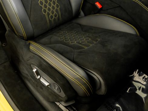 Used 2023 Lamborghini Urus Performante image 32