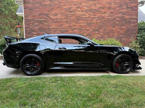 Used 2018 Chevrolet Camaro ZL1 RWD image 33