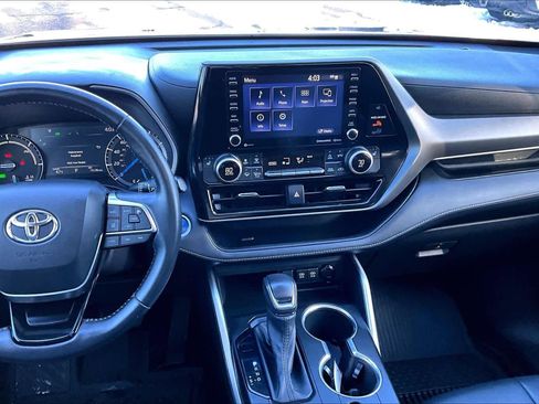 Certified 2021 Toyota Highlander XLE image 7