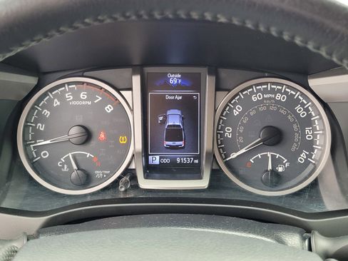 Used 2019 Toyota Tacoma SR5 image 10