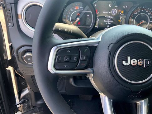 Certified 2025 Jeep Wrangler Unlimited Sahara w/ Safety Group AWD/4WD image 21