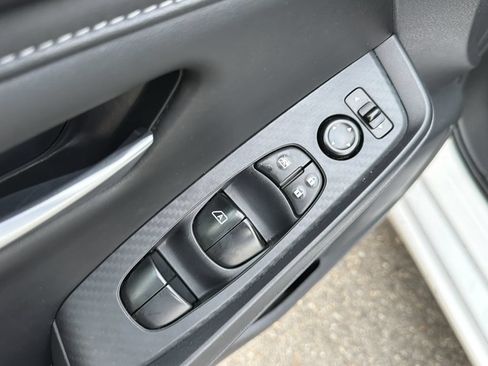 Used 2025 Nissan Sentra SV FWD image 22