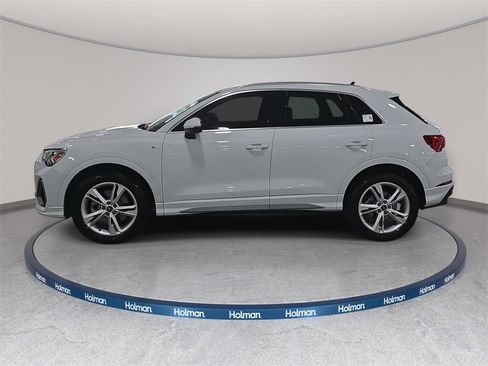 Used 2023 Audi Q3 2.0T Premium Plus w/ Premium Plus Package image 9