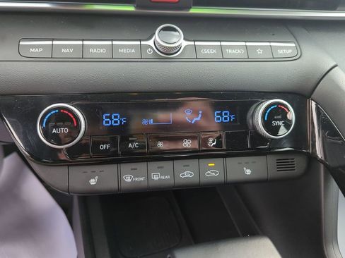 Used 2025 Hyundai Elantra SEL FWD image 19