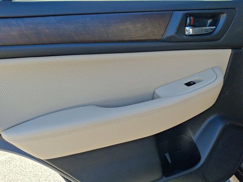 Used 2017 Subaru Outback 2.5i Limited image 12