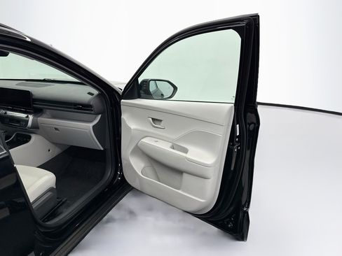 Used 2025 Hyundai Kona SEL FWD image 31