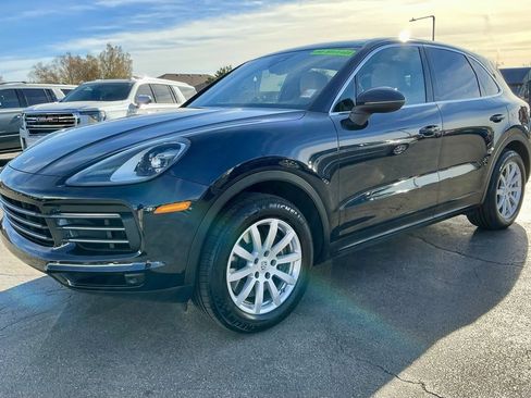 Used 2022 Porsche Cayenne Platinum Edition image 7