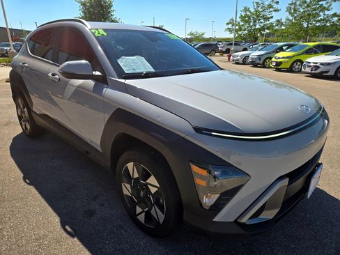 Used 2024 Hyundai Kona SEL AWD/4WD image 3