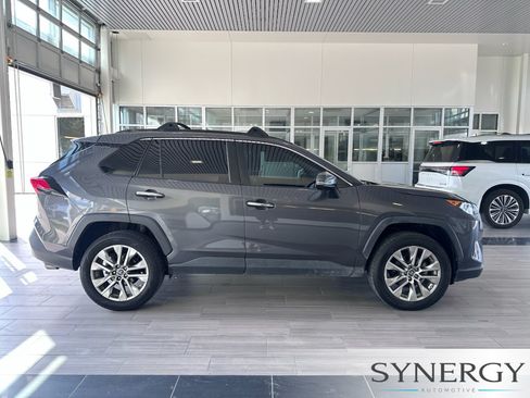 Used 2019 Toyota RAV4 Limited FWD image 4