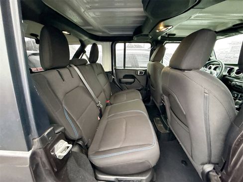 Used 2023 Jeep Wrangler Unlimited Rubicon 4xe image 30