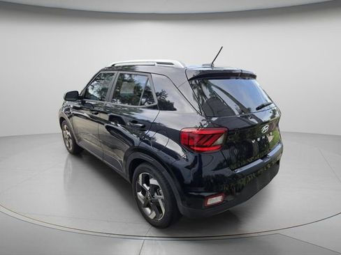 Used 2023 Hyundai Venue SEL FWD image 5