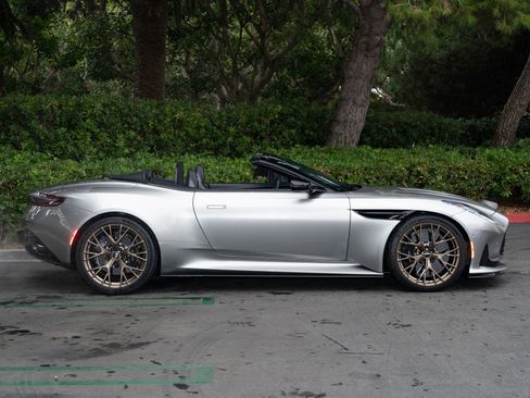 Used 2025 Aston Martin DB12 Coupe image 28