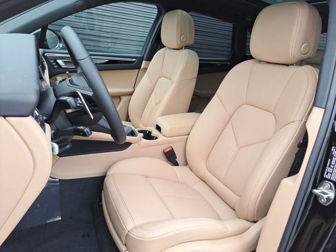 New 2026 Porsche Macan image 5