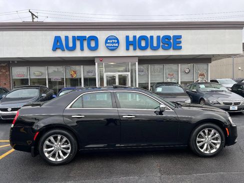 Used 2015 Chrysler 300 C image 9