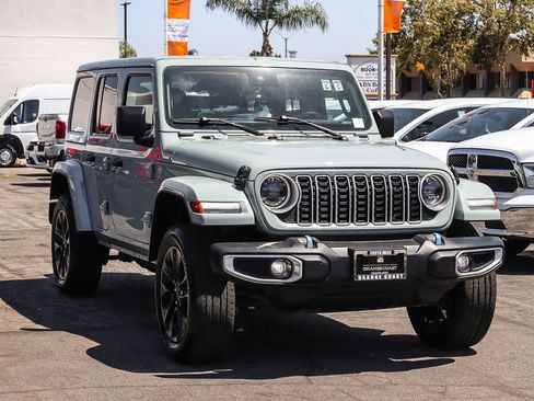 Used 2024 Jeep Wrangler Unlimited Sahara AWD/4WD image 3