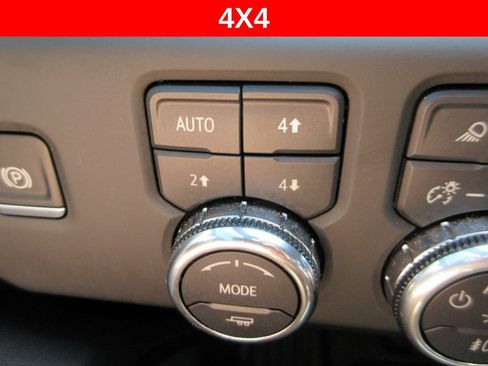 Used 2024 GMC Sierra 1500 AT4 w/ Technology Package AWD/4WD image 33