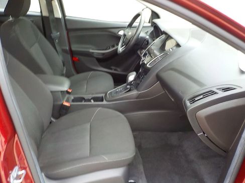 Used 2017 Ford Focus SEL w/ Cold Weather Package image 9