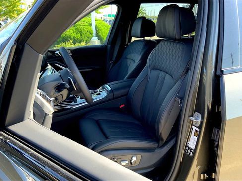 New 2026 BMW X7 M60i image 9