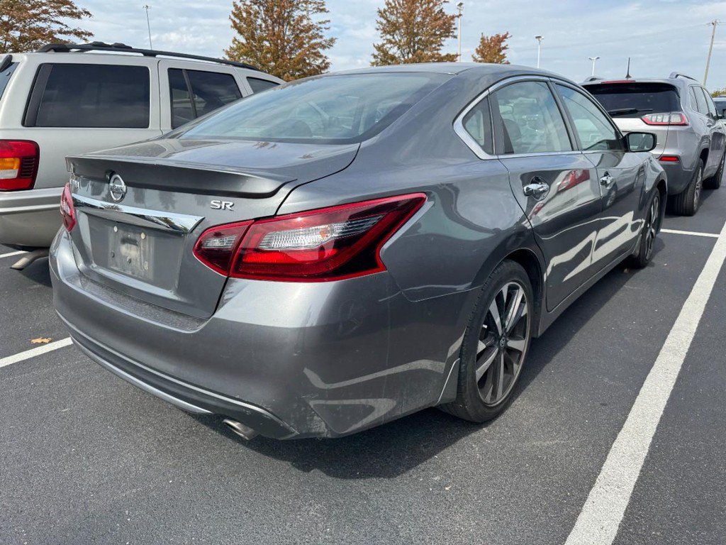 Used 2018 Nissan Altima 2.5 SR FWD image 2