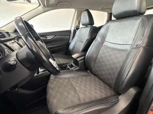 Certified 2022 Nissan Rogue Sport SV w/ Technology Package AWD/4WD image 17