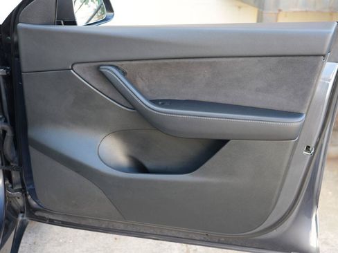 Used 2022 Tesla Model Y Long Range AWD/4WD image 47