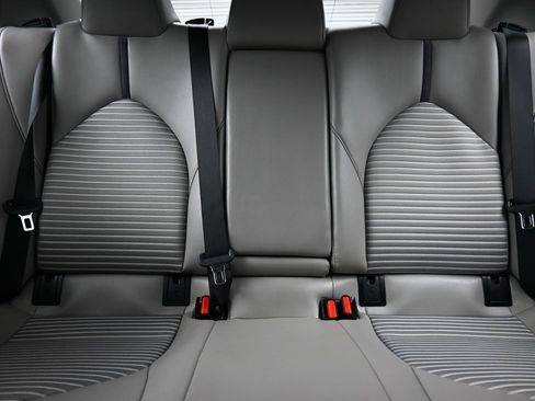 Used 2023 Toyota Camry SE image 27