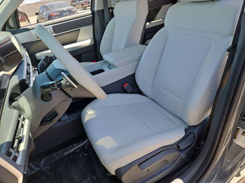 Used 2026 Hyundai Santa Fe SE FWD image 16