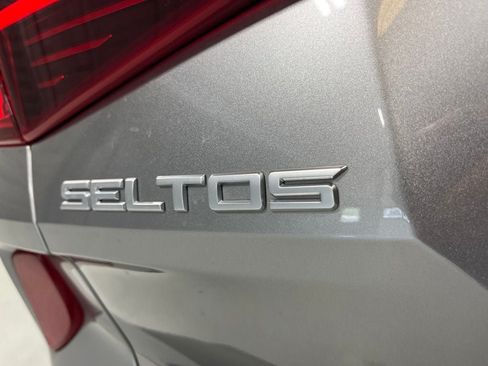 Used 2023 Kia Seltos EX AWD/4WD image 35