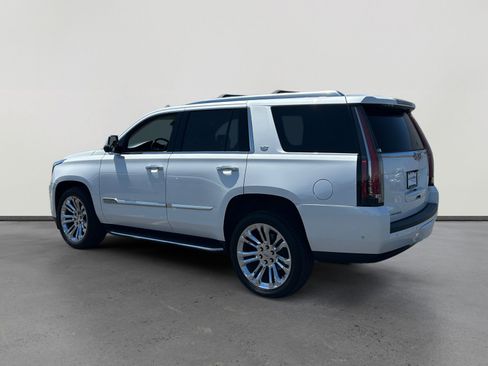 Used 2020 Cadillac Escalade Luxury w/ LPO, Radiant Package AWD/4WD image 3