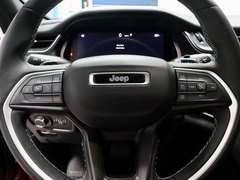 Used 2023 Jeep Grand Cherokee Altitude AWD/4WD image 31