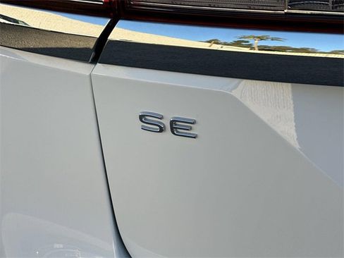 Used 2024 Volkswagen Atlas SE image 30