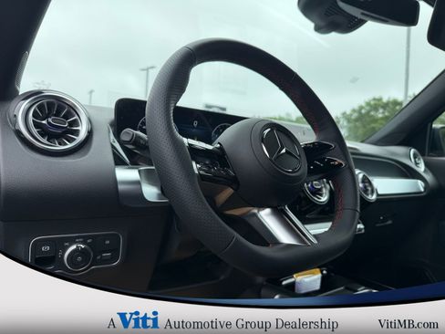 Used 2025 Mercedes-Benz GLB 250 4MATIC image 12