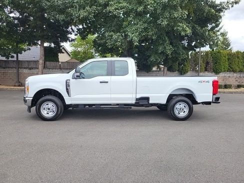 New 2026 Ford F250 XL w/ XL Chrome Package image 2