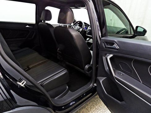 Used 2022 Volkswagen Tiguan SE R-Line image 12