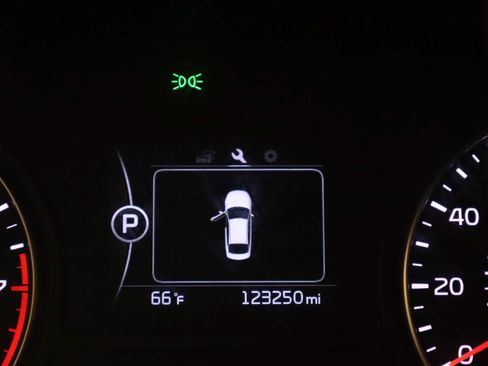 Used 2017 Kia Optima LX FWD image 5