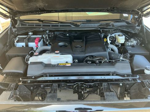 Certified 2025 Toyota Tundra SR5 AWD/4WD image 23