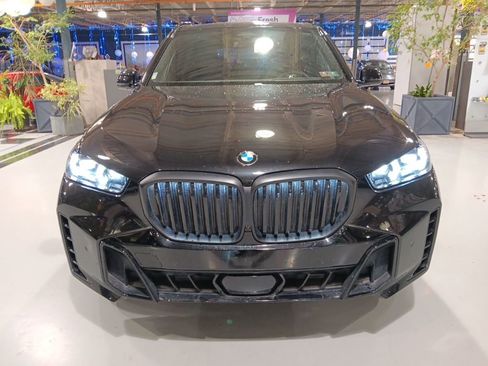 Used 2024 BMW X5 xDrive40i w/ M Sport Package image 3