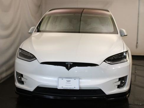 Used 2018 Tesla Model X 75D image 3