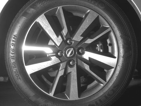 Used 2025 Nissan Versa SV FWD image 13